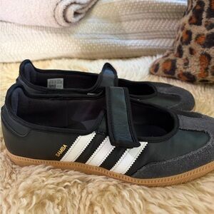 Adidas women’s Samba Black Mary Jane’s sz 9